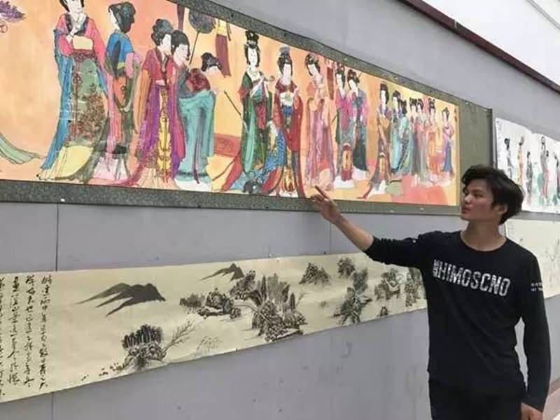 淮工又一位老员工引起轰动了，因他用三年画了一幅画