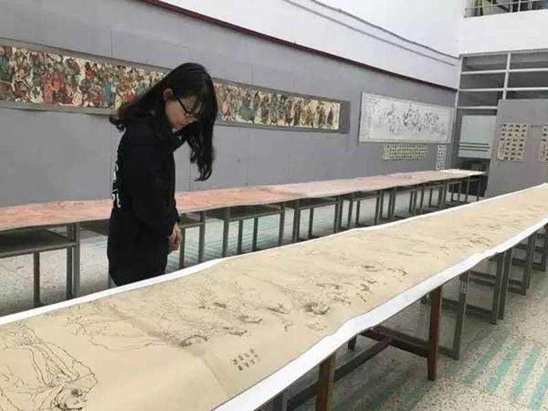 淮工又一位老员工引起轰动了，因他用三年画了一幅画