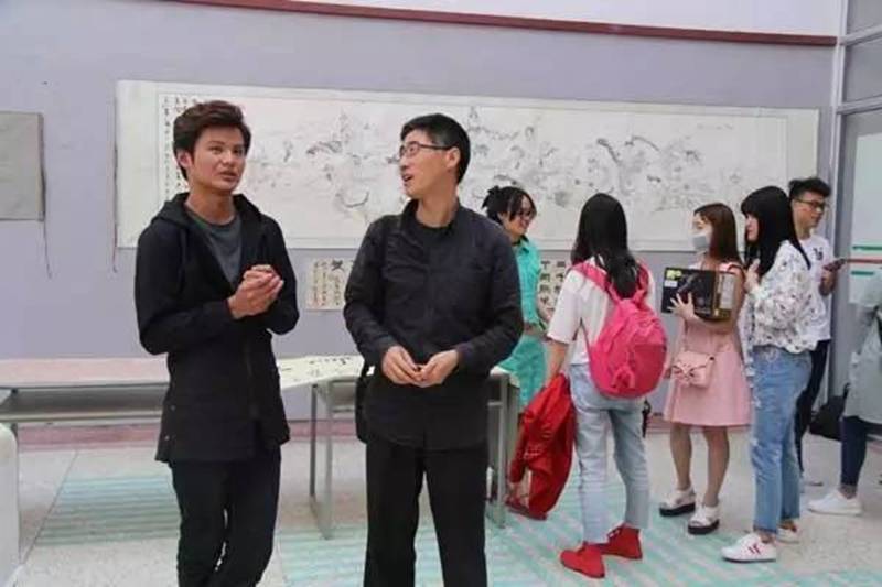 淮工又一位老员工引起轰动了，因他用三年画了一幅画